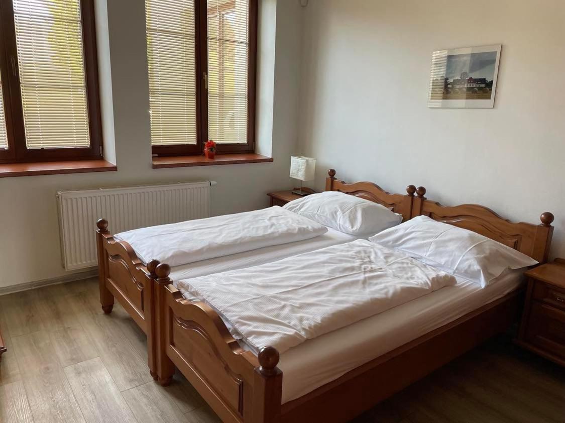 Apartman Pod Dratnikem Svratka Exteriör bild