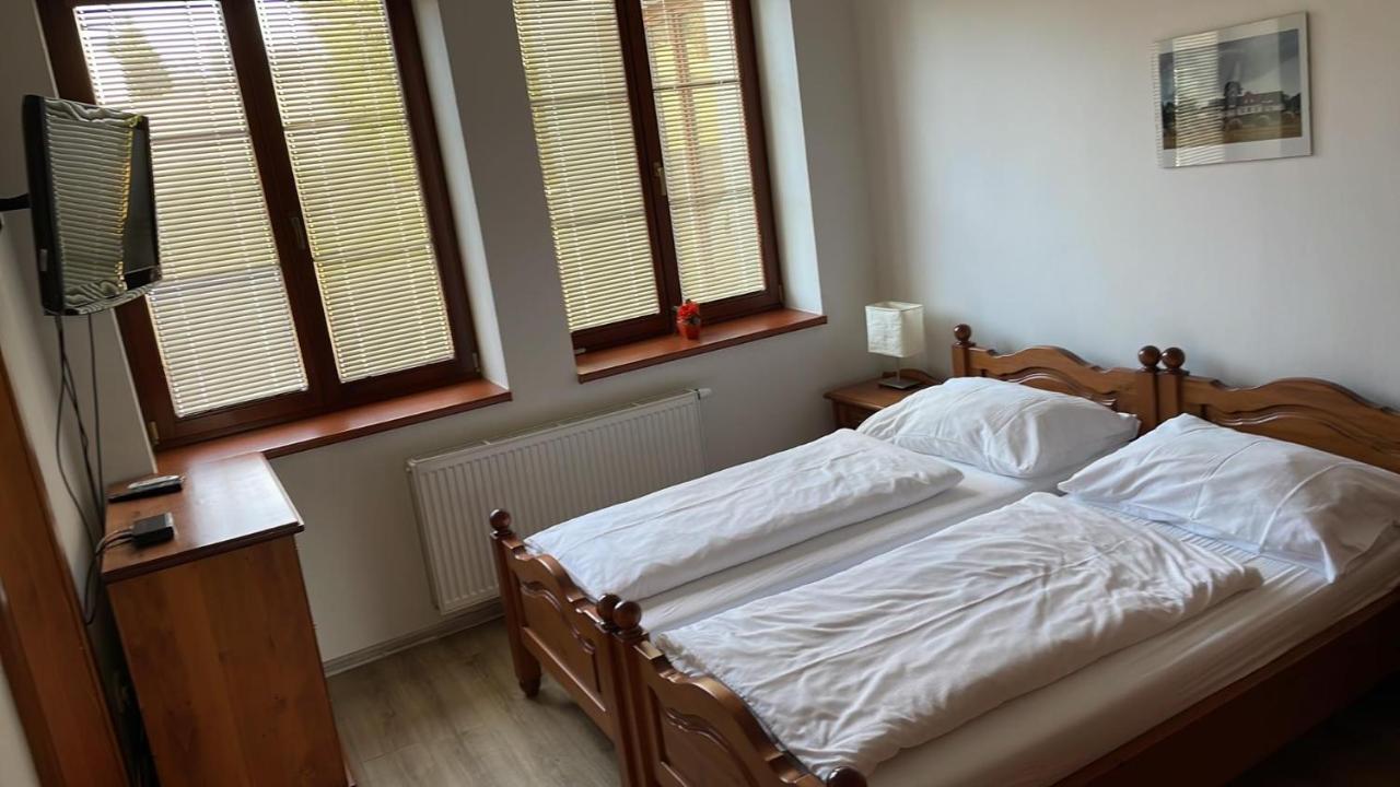 Apartman Pod Dratnikem Svratka Exteriör bild